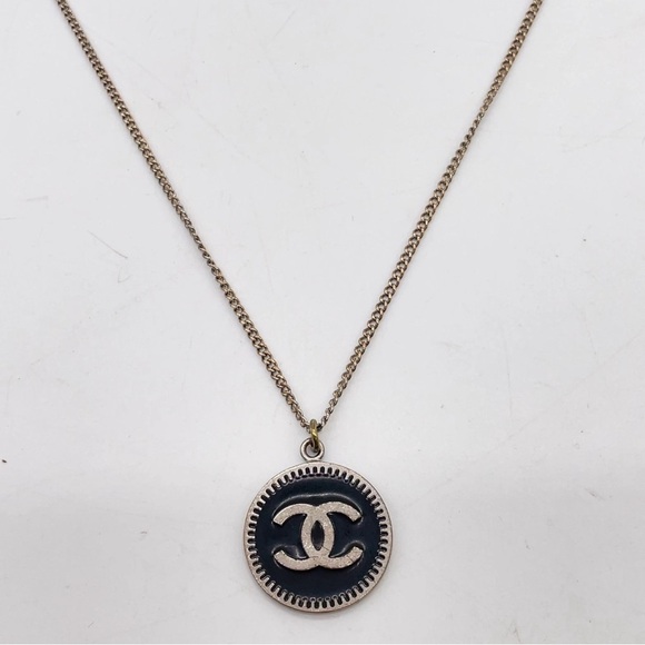 Authentic CHANEL Coco Mark Circle Medal 06P Necklace Silver/Black W/
Box - Picture 8 of 12